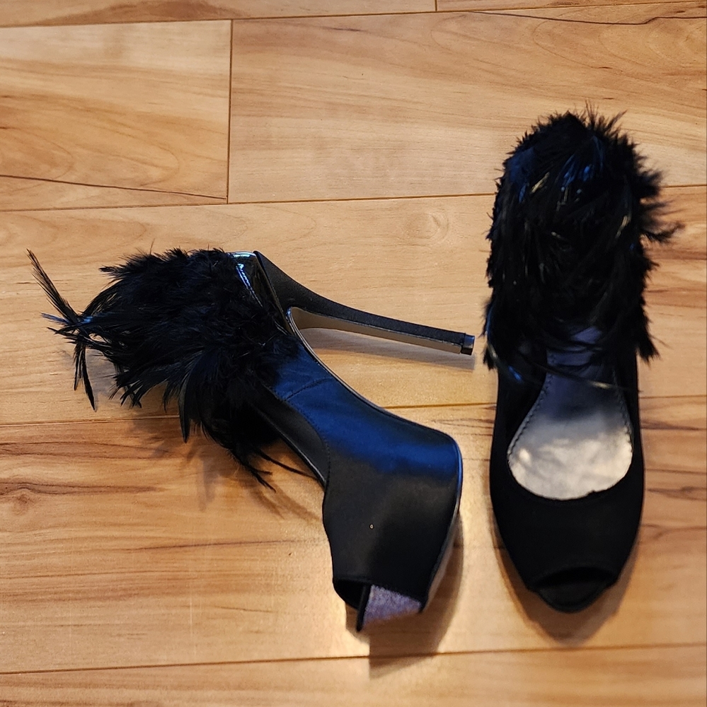 ENZO ANGIOLINI HIGH HEEL SHOES SIZE 4M BLACK COLOR WITH FEATHERS